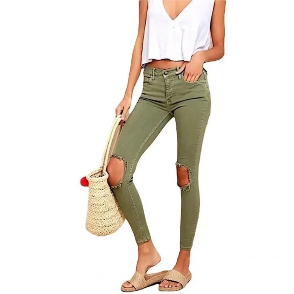 Free People Busted Knee Skinny Jeans in Moss - NWOT - Size 28